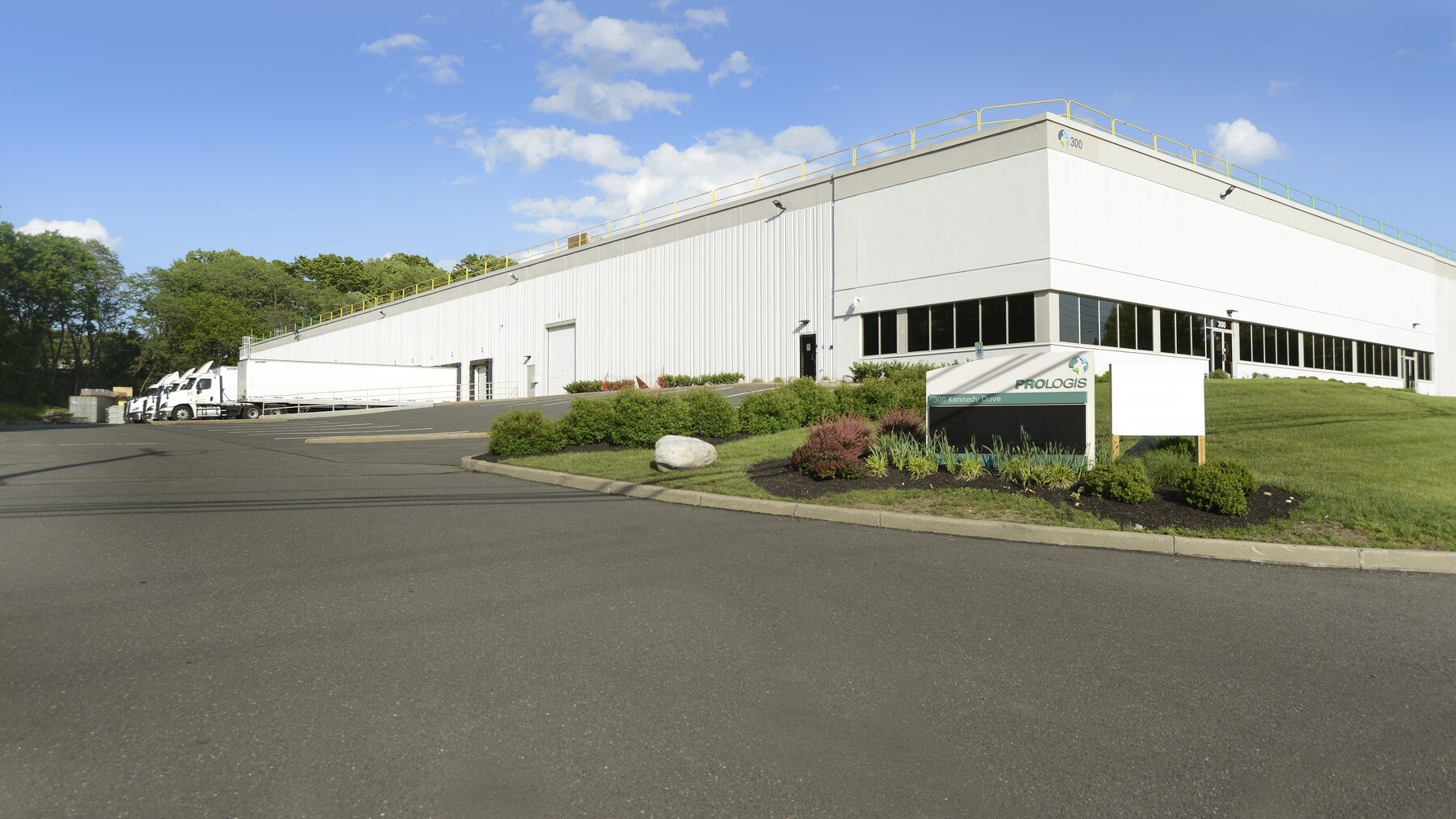 CNJ00303-CNJ-Exit-9-11-Prologis-Edison-300-350-Kennedy-Drive-Sayreville-NJ-006-PS.jpg