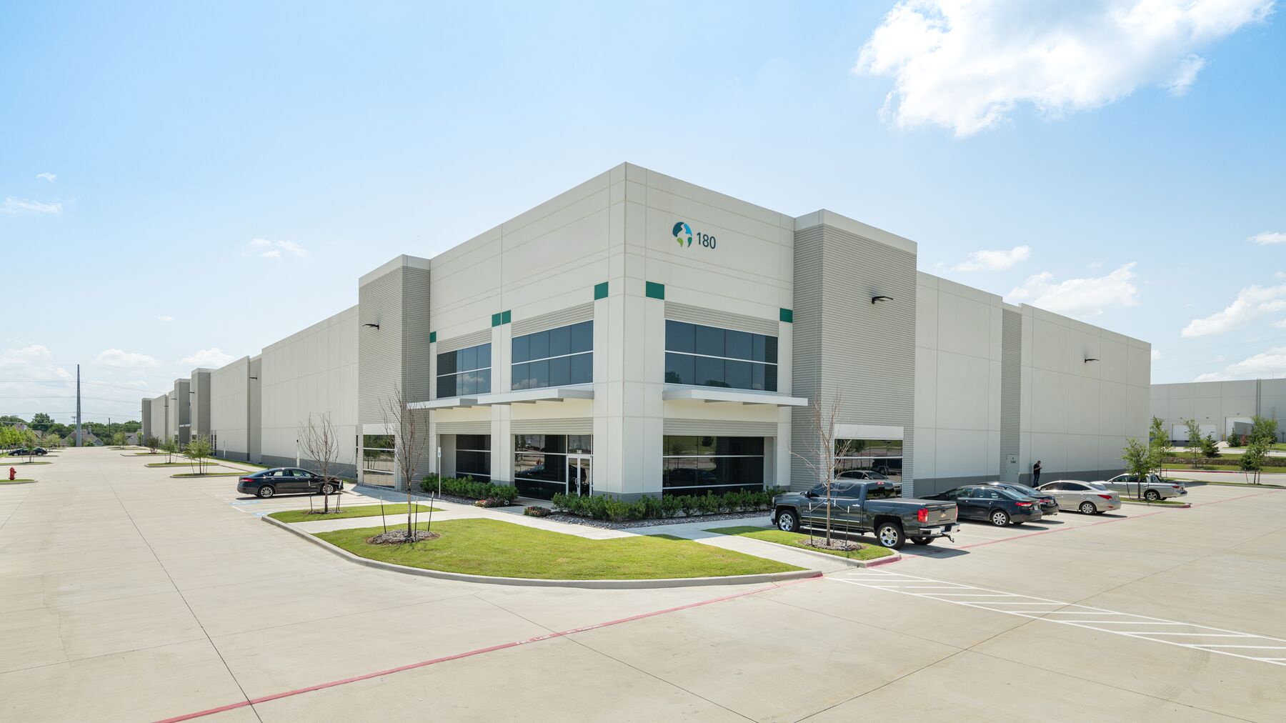 Prologis-Park-121-Bldg-2-DAL05402-180-North-Freeport-Parkway_Photo.jpg