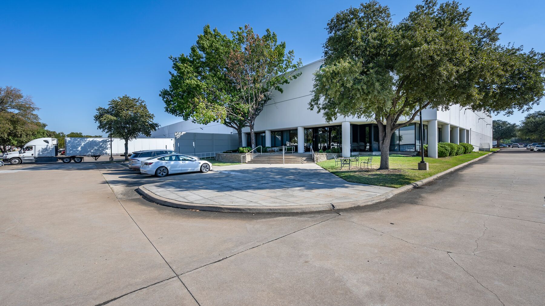 Prologis-Frankford-Trade-Center-18-2940-Eisenhower_Property-Photo.jpg