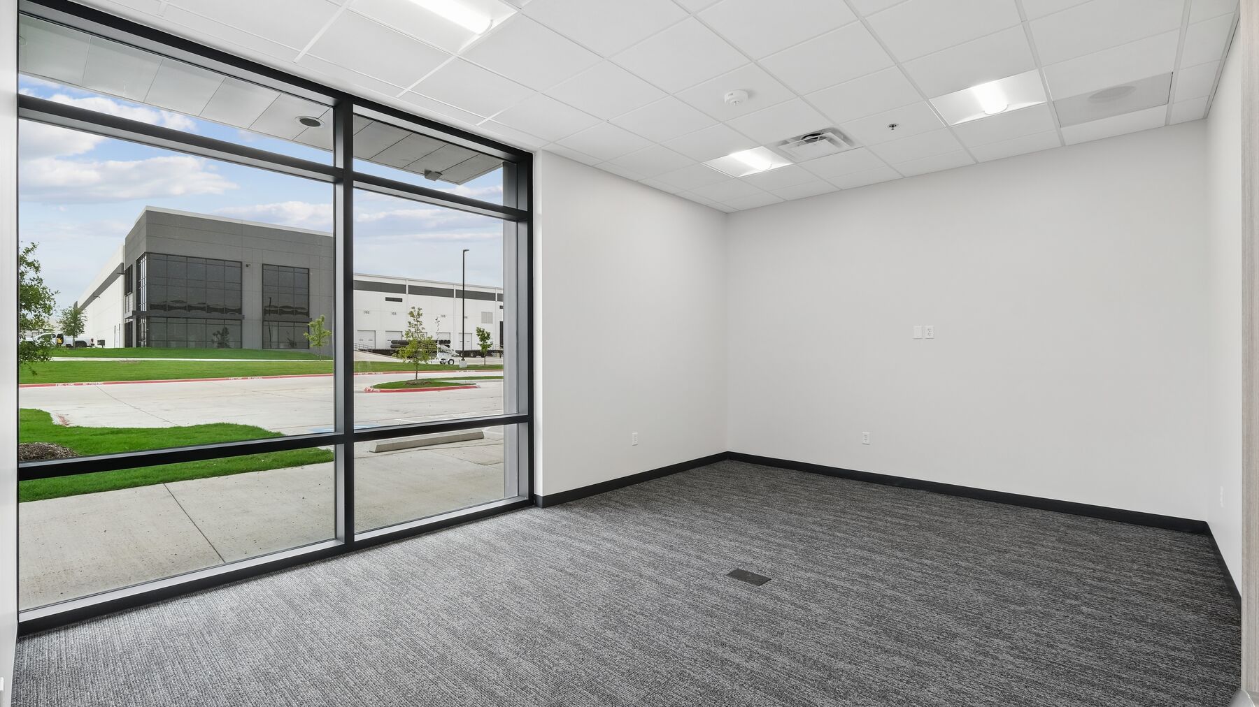 Prologis-Meacham-4-DAL11004-4151-Northern-Cross-Blvd_Photo.jpg