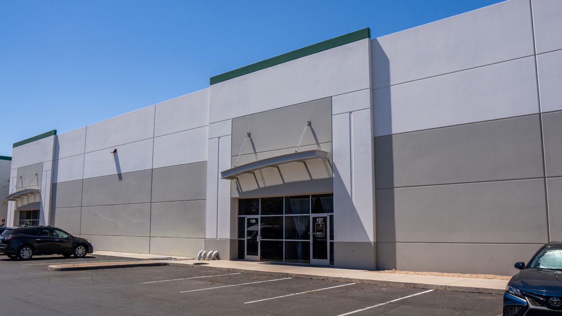 Sky-Harbor-Bis-Ctr-Exterior-Photo.jpg