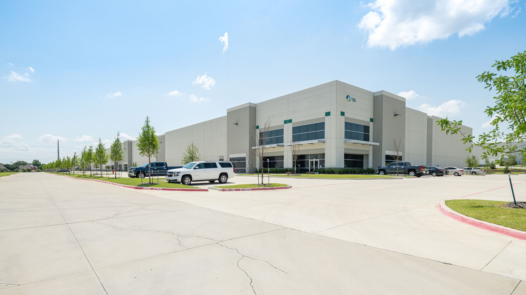 Prologis-Park-121-Bldg-2-DAL05402-180-North-Freeport-Parkway_Photo.jpg