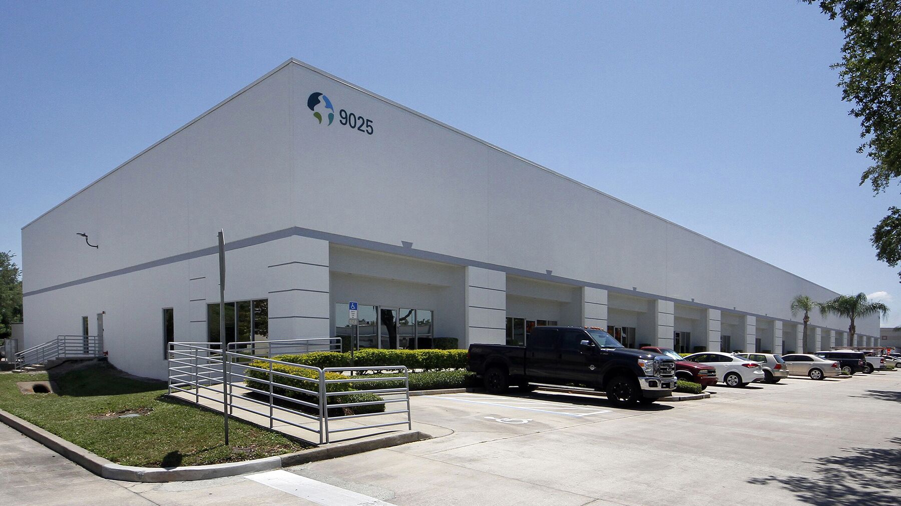 DPM-Prologis-Airport-DC_9025-Boggy-Creek-Road.jpg