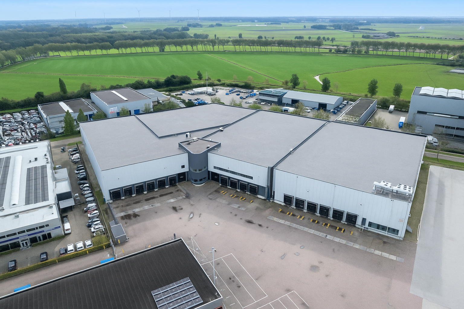 Prologis-Park-Spijkenisse-DC1-grey-facade.png