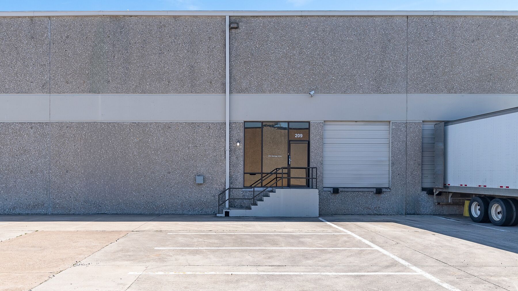 DPM-Trinity-Mills-15-1701-Vantage-Road_Building-Photo.jpg